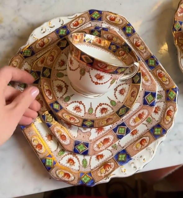 Set of 4 items square plate and small square plate tea cup and souse 