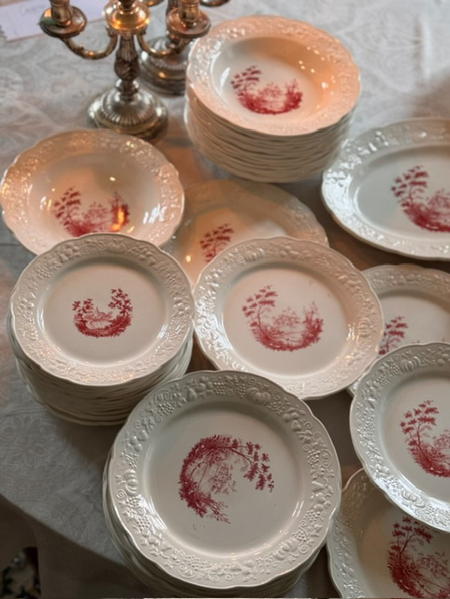 Set of 6 soup plates and 2 deep serving round dishes 