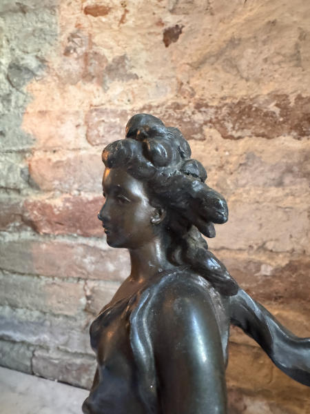 Женская фигура в развевающемся платье, патинированная бронза, Франция, около 1900 года