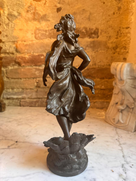 Женская фигура в развевающемся платье, патинированная бронза, Франция, около 1900 года