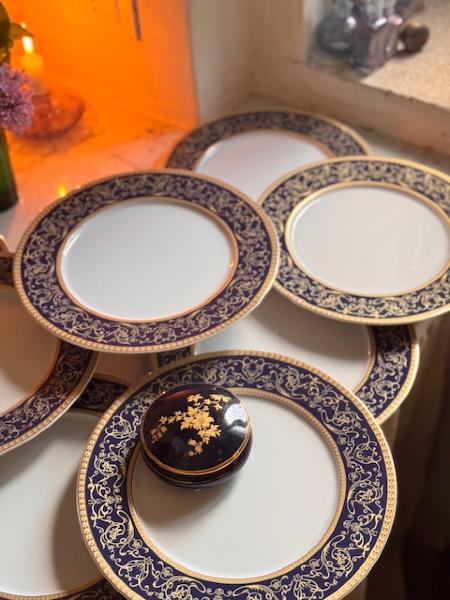 Set of 12 plates 
