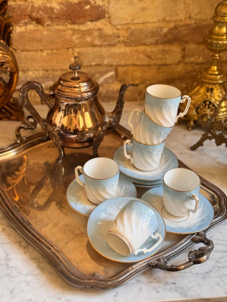 Tray and tea pot