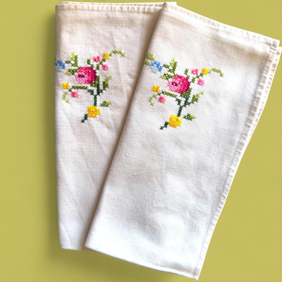 2 салфетки с ручной вышивкой