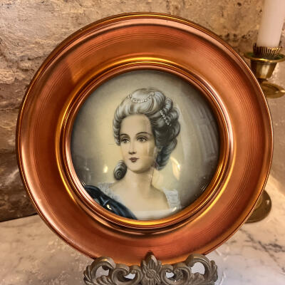 Porcelain portrait plate, printed image, copper-luster frame, 21 cm, France, mid-20th century