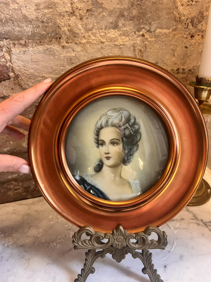Porcelain portrait plate, printed image, copper-luster frame, 21 cm, France, mid-20th century