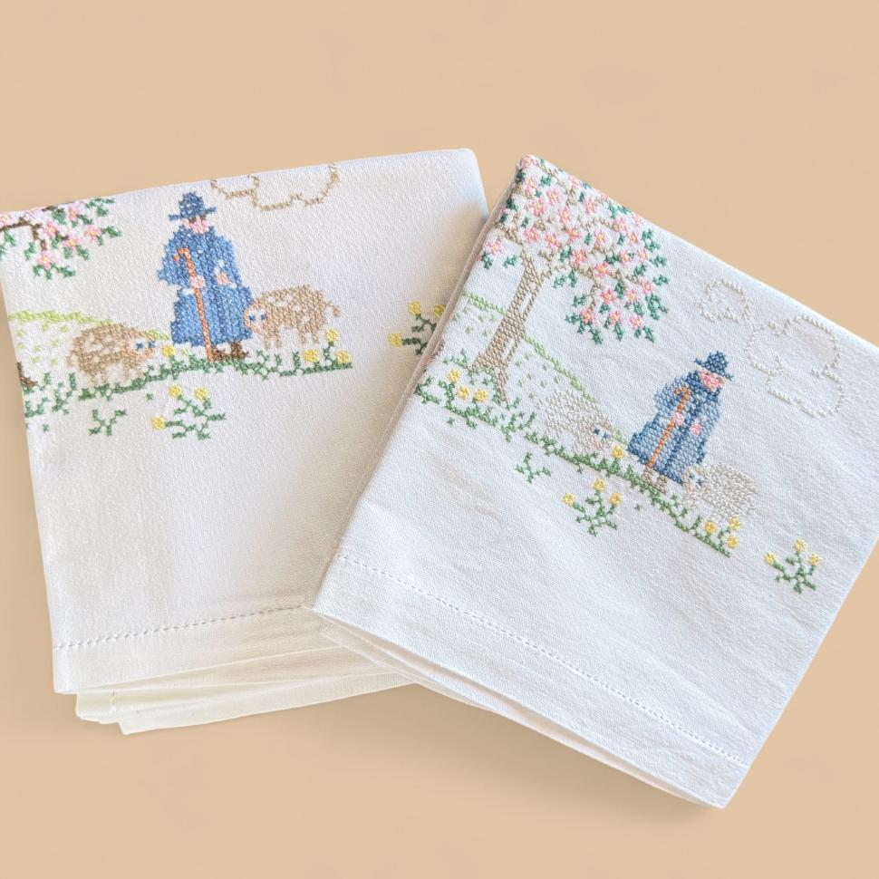 2 очаровательные мини-скатерти с вышитыми пастухами