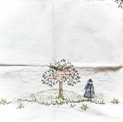 2 очаровательные мини-скатерти с вышитыми пастухами