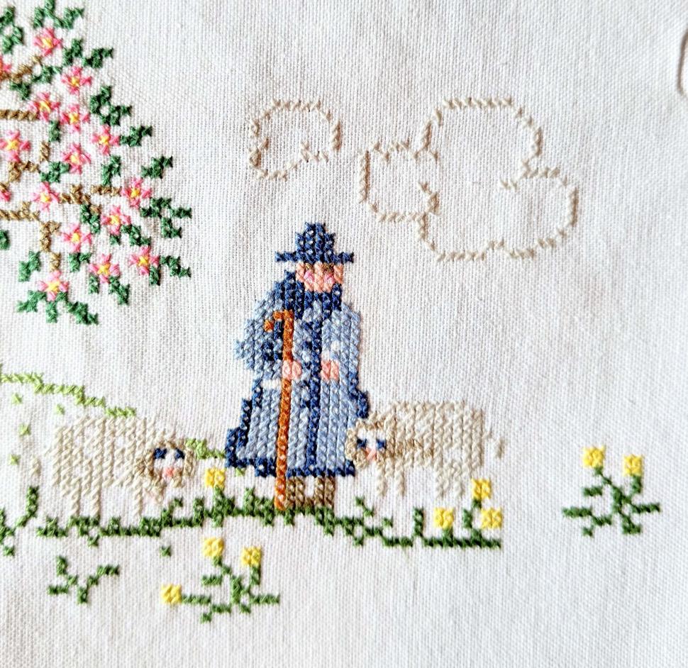 2 очаровательные мини-скатерти с вышитыми пастухами