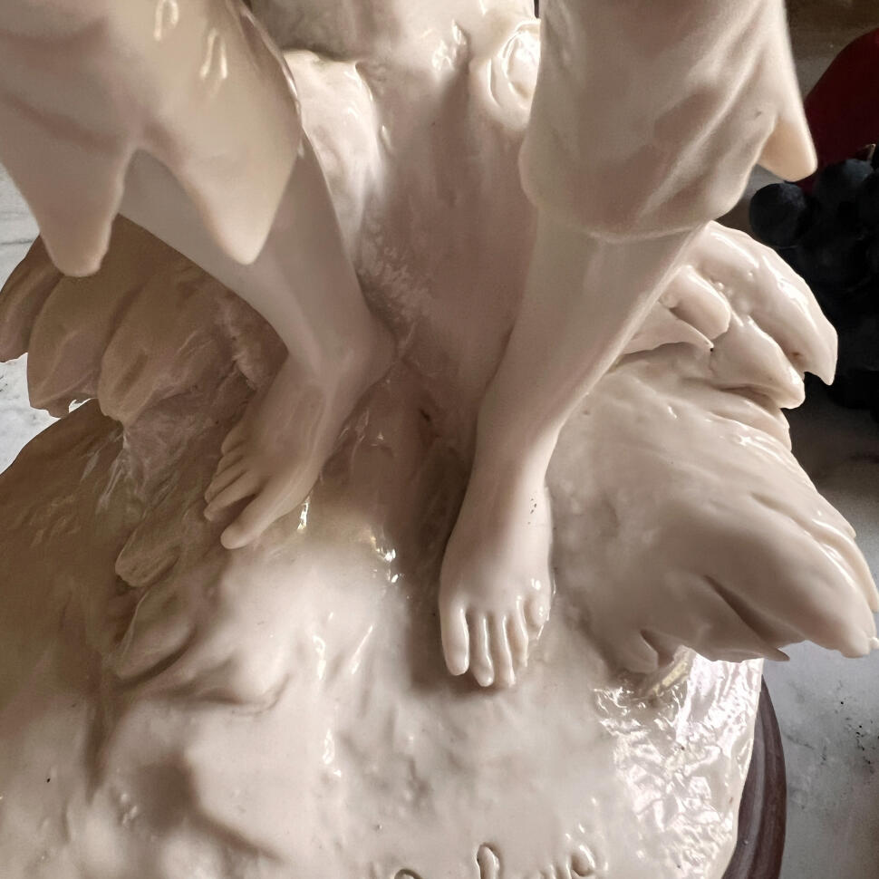 Фарфоровая статуэтка мальчика, стиль Каподимонте, высота 31 см, Италия, середина XX века