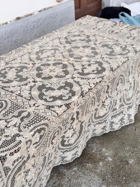 2 tablecloths 
