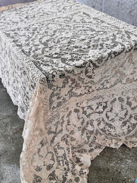 2 tablecloths 