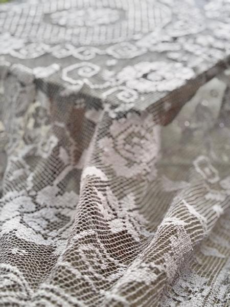 Tablecloth gray with roses 