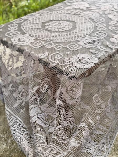 Tablecloth gray with roses 