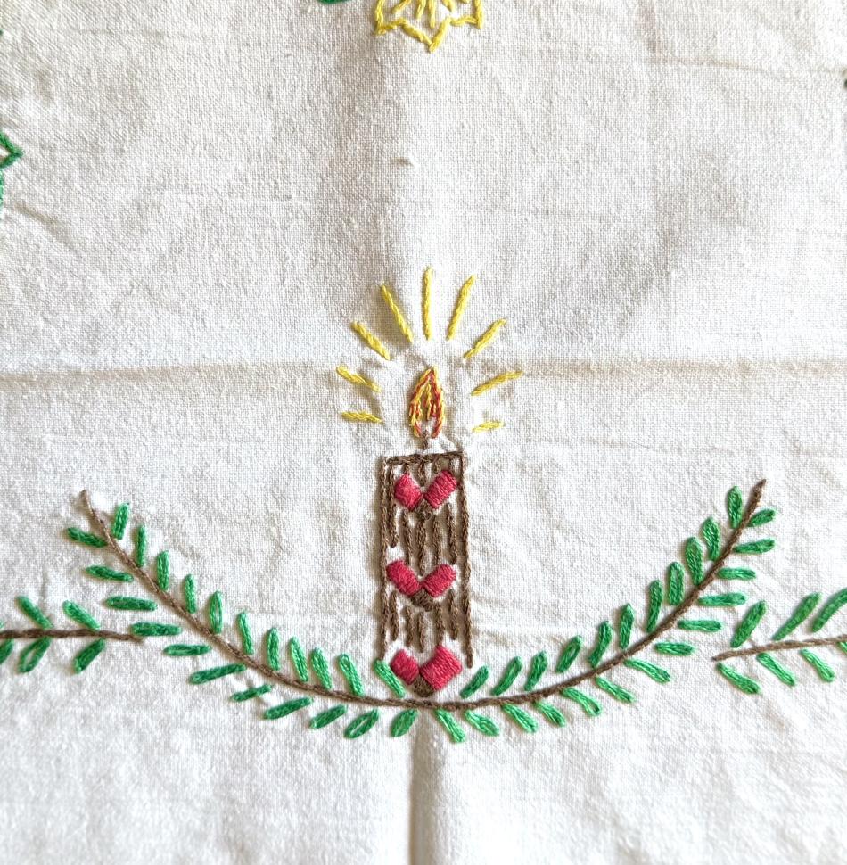Рождественская салфетка с вышивкой ручной работы