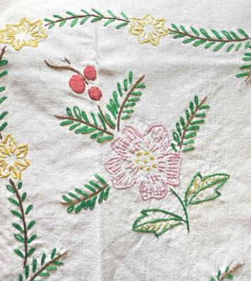 Рождественская салфетка с вышивкой ручной работы