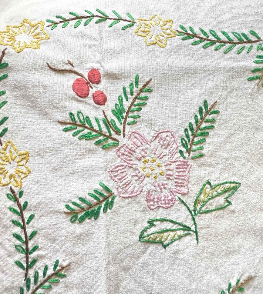 Рождественская салфетка с вышивкой ручной работы