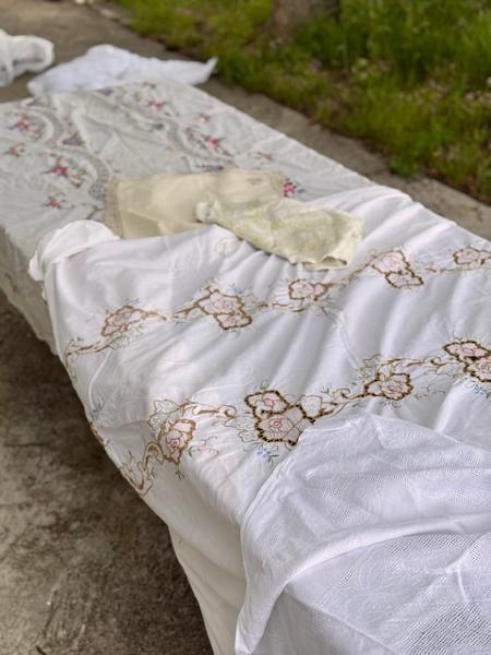 Set of textile with oval tablecloth 