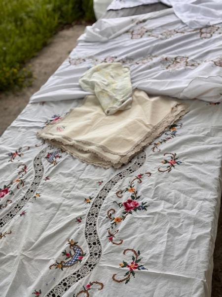 Set of textile with oval tablecloth 