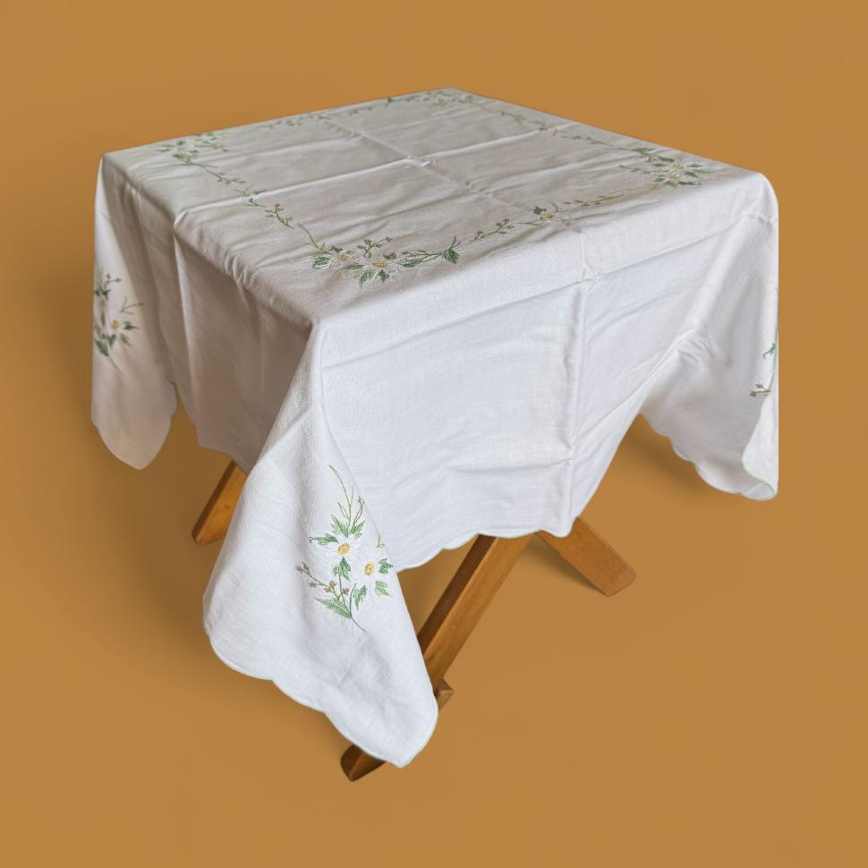 скатерть маленькая, вышивка ромашками