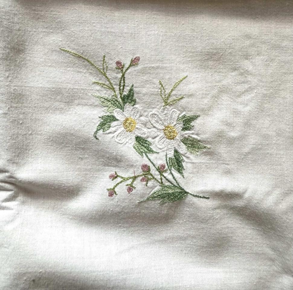 скатерть маленькая, вышивка ромашками