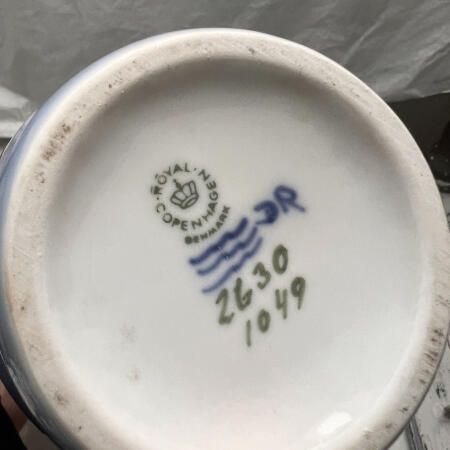 Ваза Royal Copenhagen цветы и бабочки 