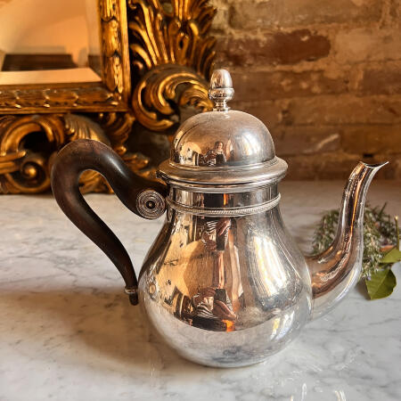 Teapot Water vessel with "necklace" 1000 ml silver plated mid-20th century England