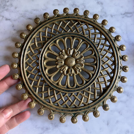 Hot stand openwork brass France