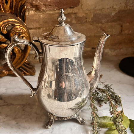 Teapot Coffee pot Water vessel 1100 ml Victorian style silver plated stainless steel International Silver Company USA