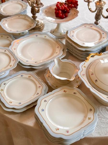 Set of 41 plates blue