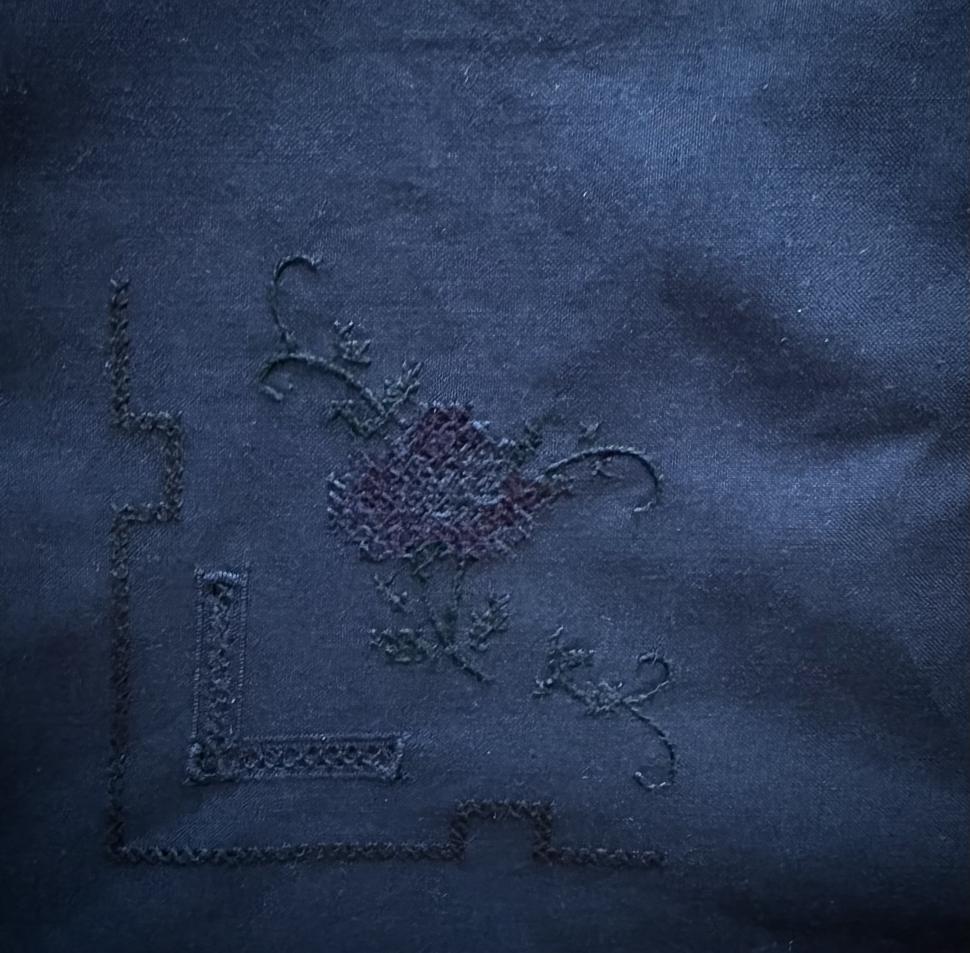  Винтажная нуарная скатерть с вышивкой, upcycle, авторское крашение