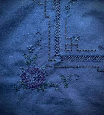  Винтажная нуарная скатерть с вышивкой, upcycle, авторское крашение