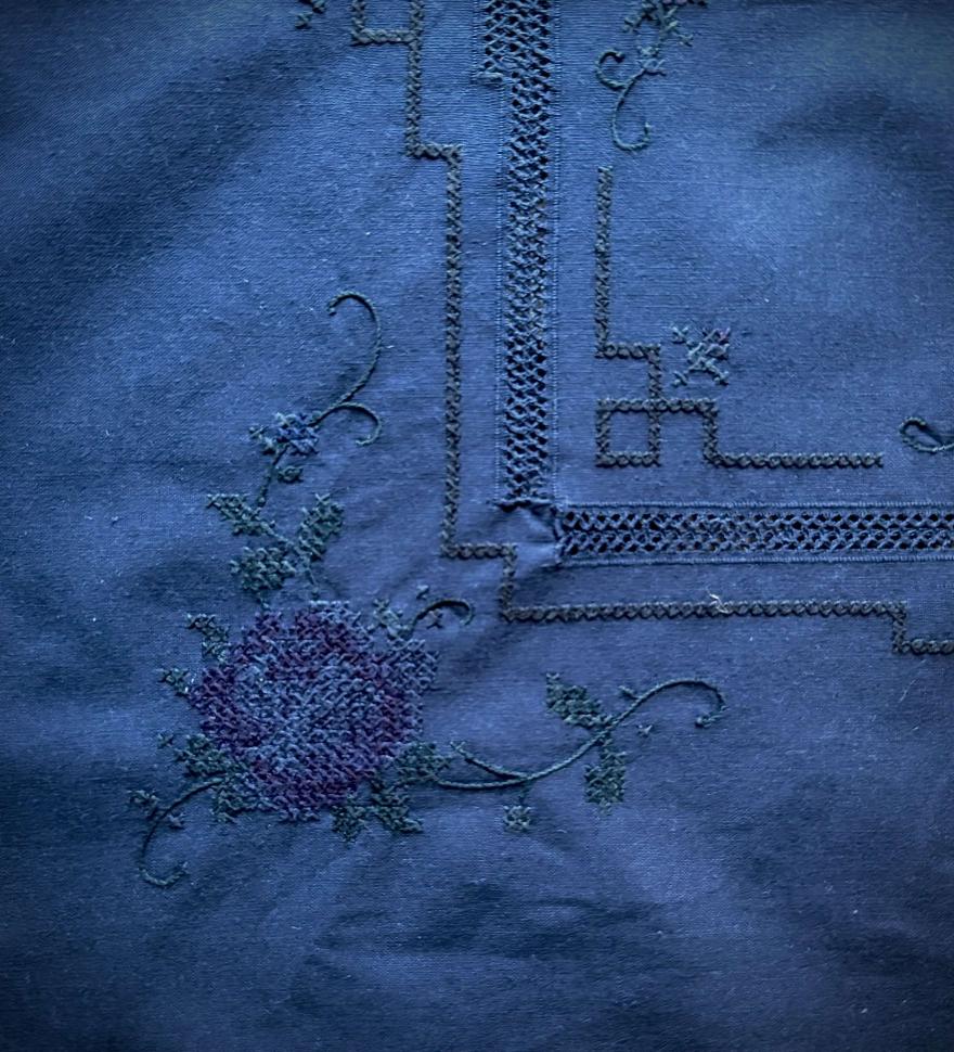  Винтажная нуарная скатерть с вышивкой, upcycle, авторское крашение