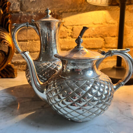 Kettle Tea set of 4 pieces silvering from Meriden Britannia Company 1972