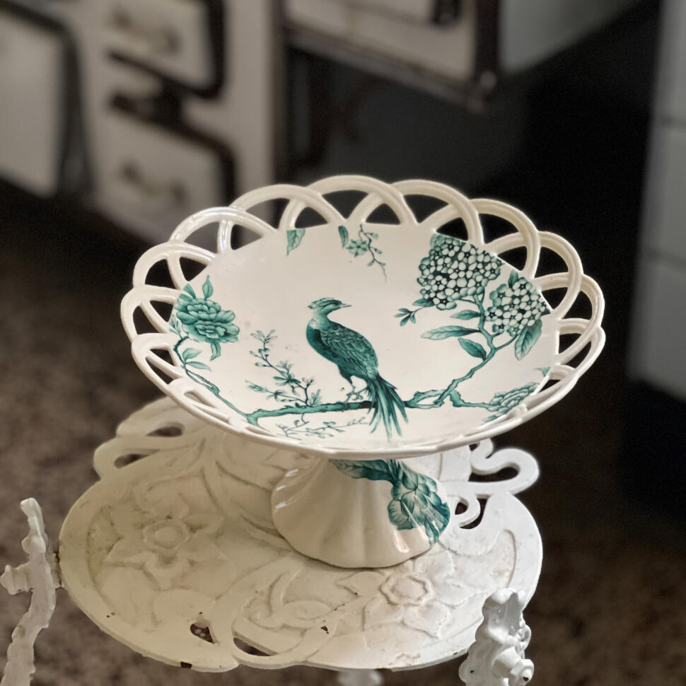 Cake stand, porcelain, France, 25 cm, mid-to-late 20th century