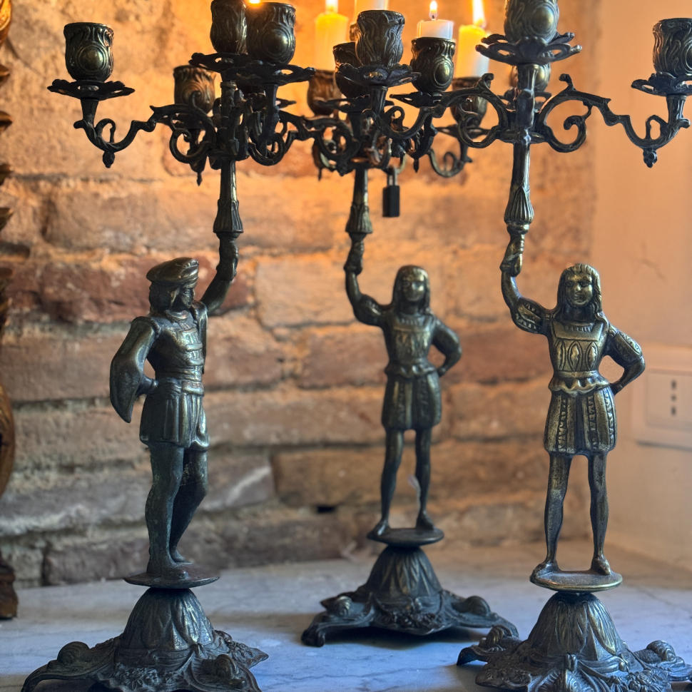Набор из трёх бронзовых канделябров в виде рыцарей, Франция, ок. 1880-х гг.