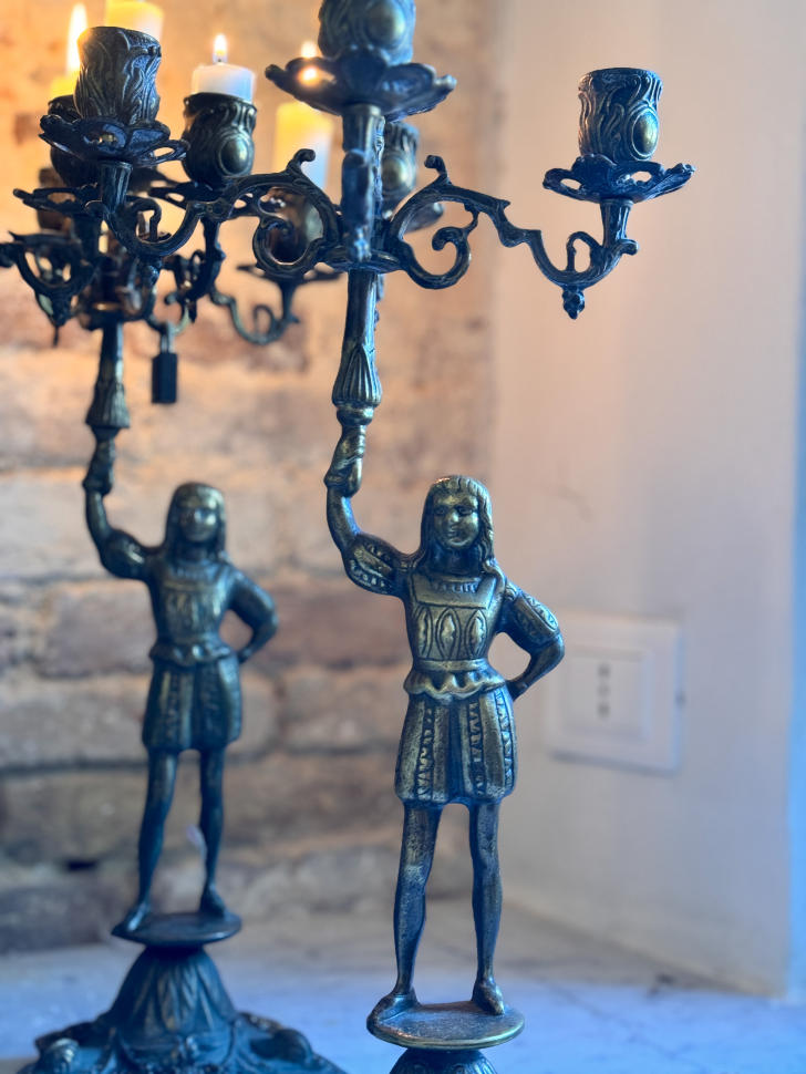 Набор из трёх бронзовых канделябров в виде рыцарей, Франция, ок. 1880-х гг.