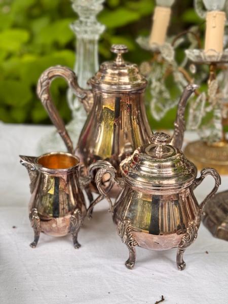Set of 3 items 