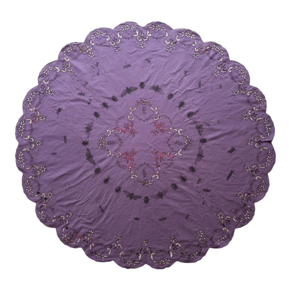 Нуарная круглая винтажная скатерть в новом цветовом прочтении с авторскрой ручной набойкой