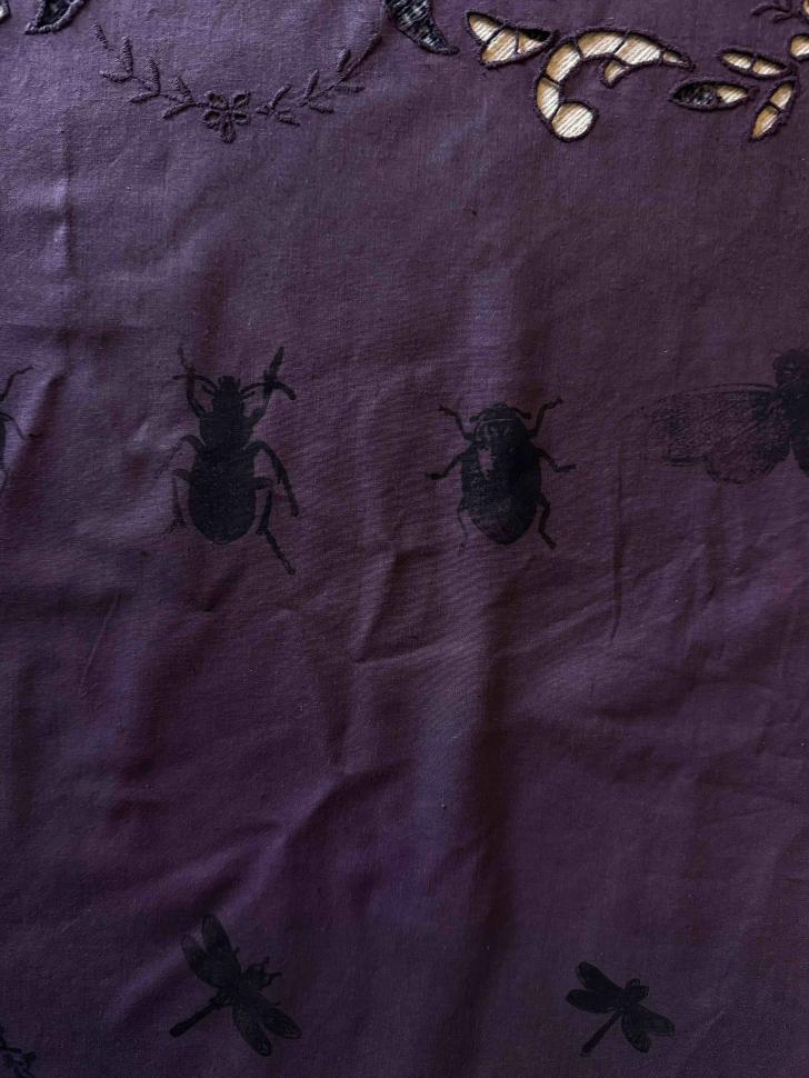 Нуарная круглая винтажная скатерть в новом цветовом прочтении с авторскрой ручной набойкой