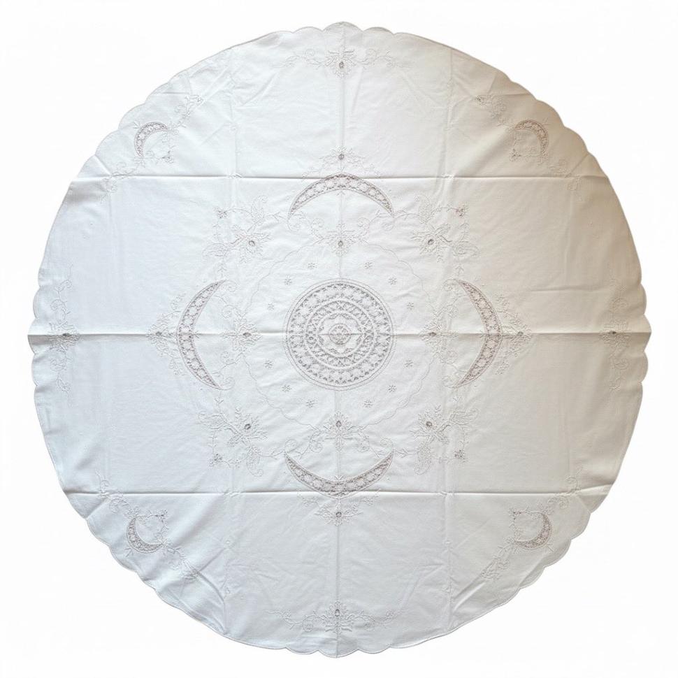 Винтажная круглая скатерть с кружевом ручной работы
