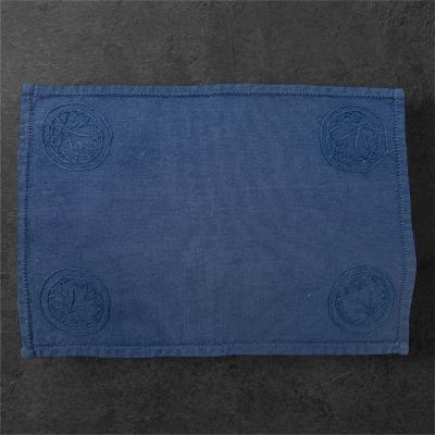 Две маленькие салфетки с вышивкой в синих оттенках