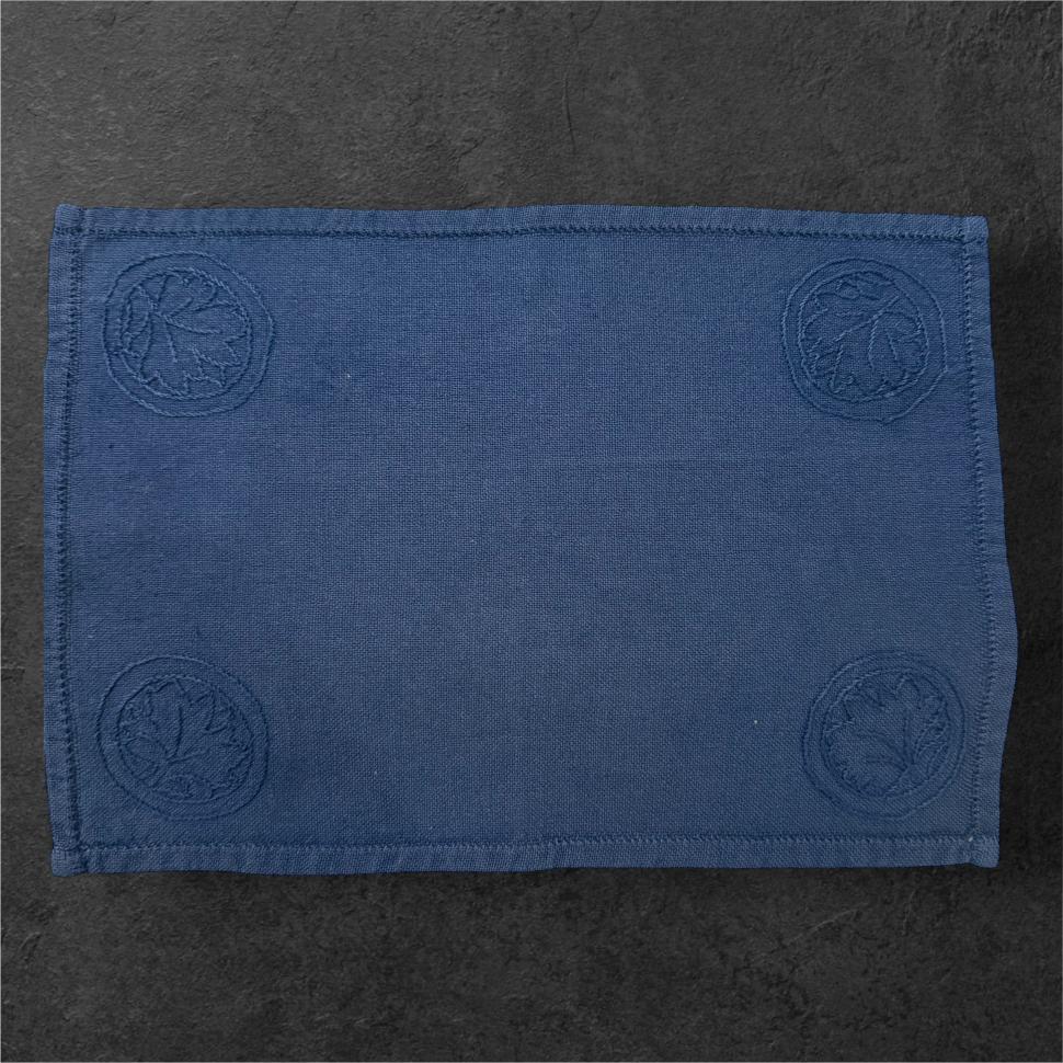 Две маленькие салфетки с вышивкой в синих оттенках