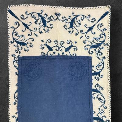 Две маленькие салфетки с вышивкой в синих оттенках