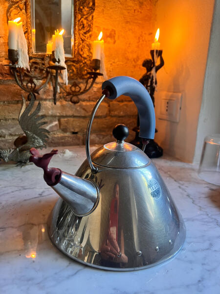 Чайник 9093, Alessi, сталь, Майкл Грейвс 1985, Италия