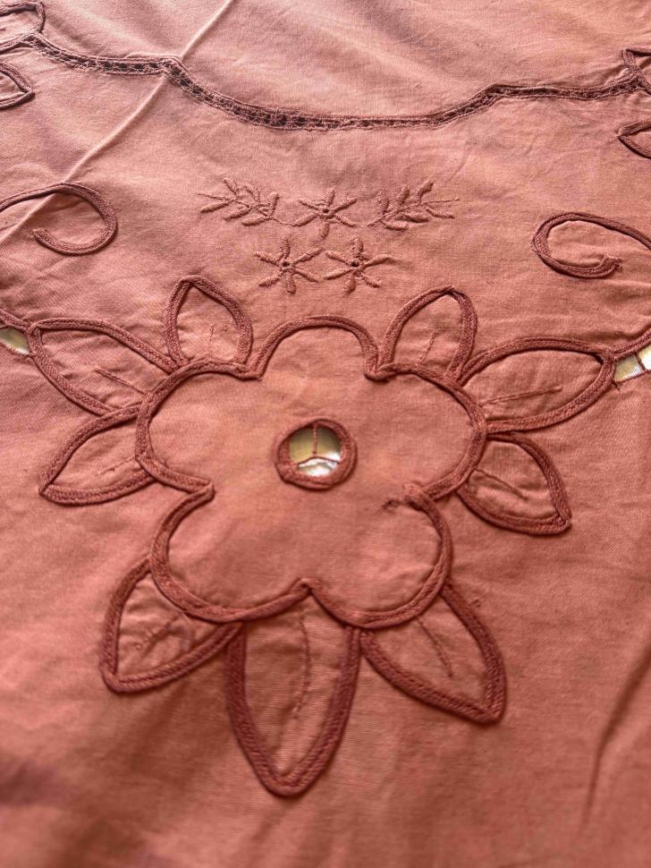 Винтажная скатерть upcycle кирпичного оттенка ручного крашения