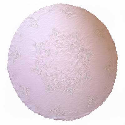 Круглая розовая скатерть с изящной вышивкой ручной работы