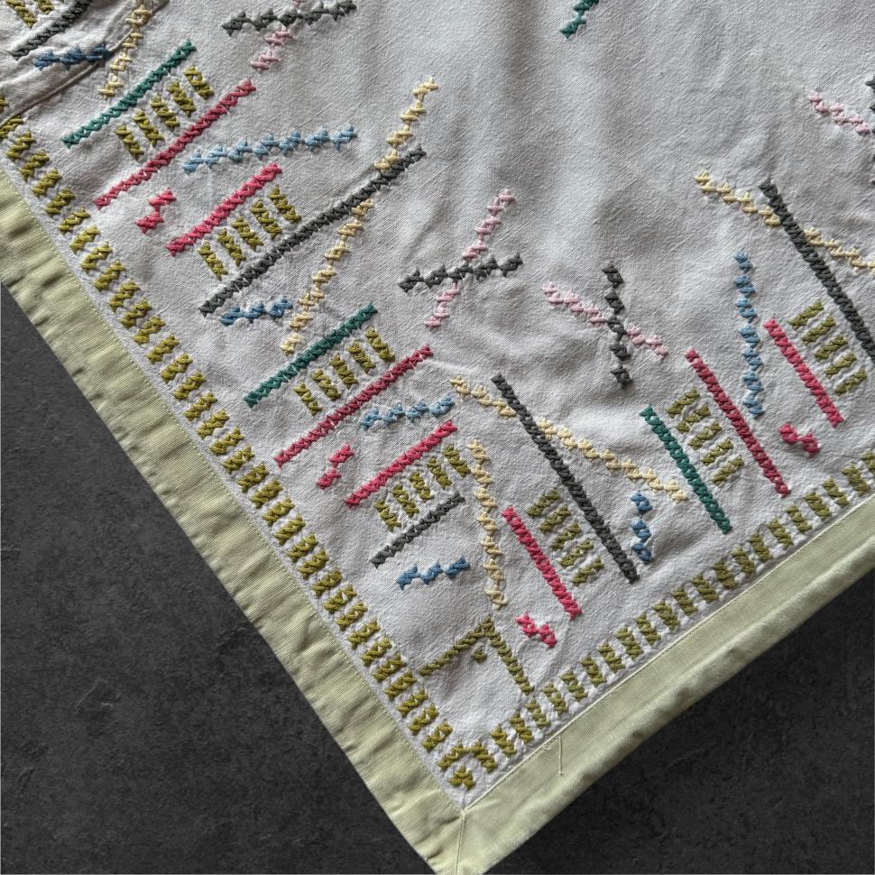 Очень редкая скатерть с кармашками и модернистской вышивкой