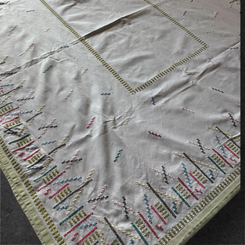 Очень редкая скатерть с кармашками и модернистской вышивкой