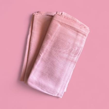 9 розовых салфеток 