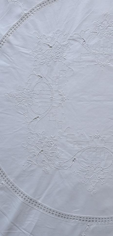 Круглая скатерть начала ХХ века